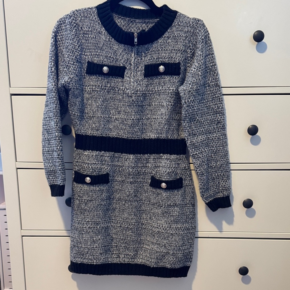 🌿3 for $25!! Bundle and Save🌿
Chic Black and Gray Knit Dress